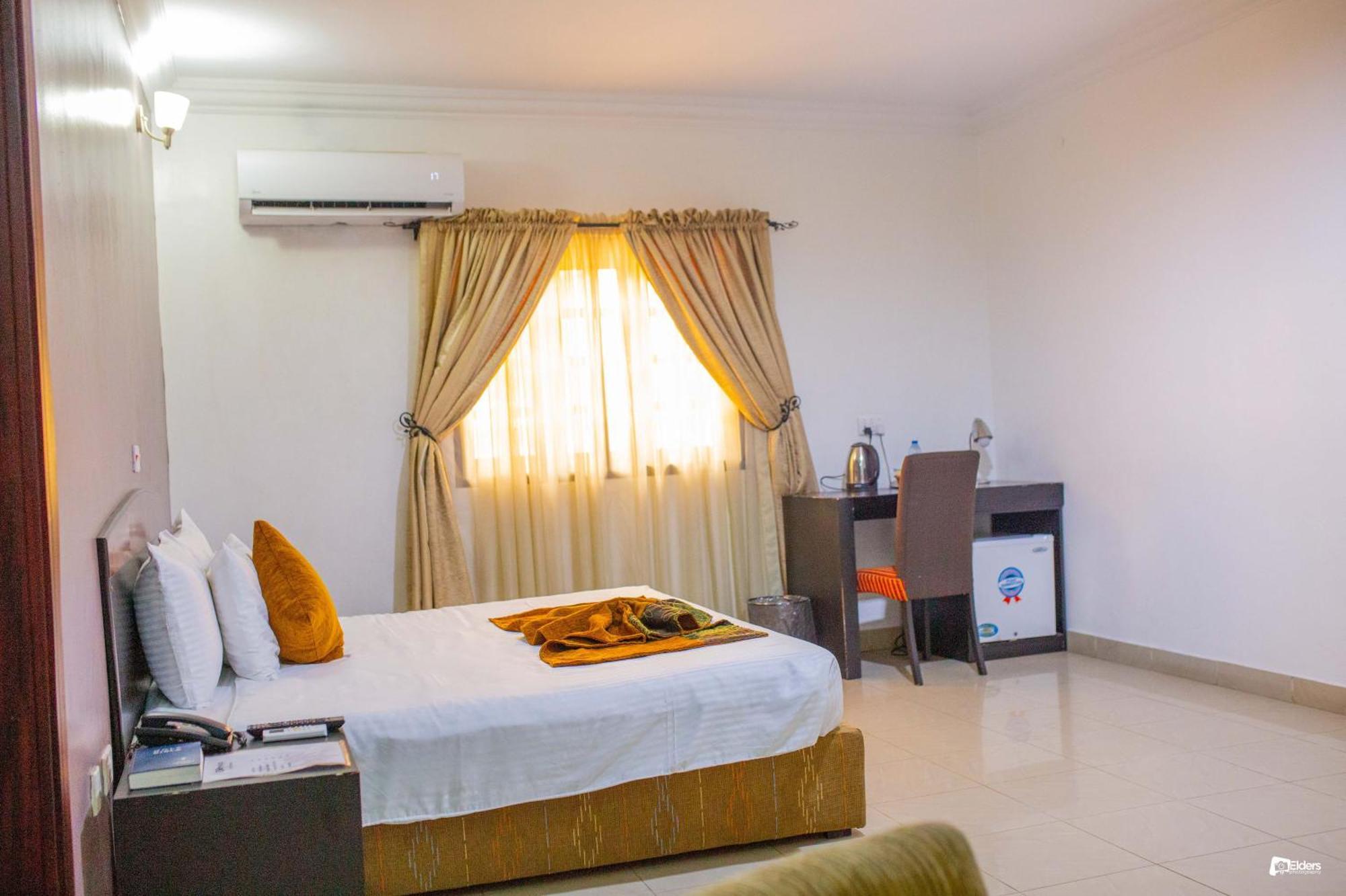 Suru Express Hotel GRA Lagos Exterior foto
